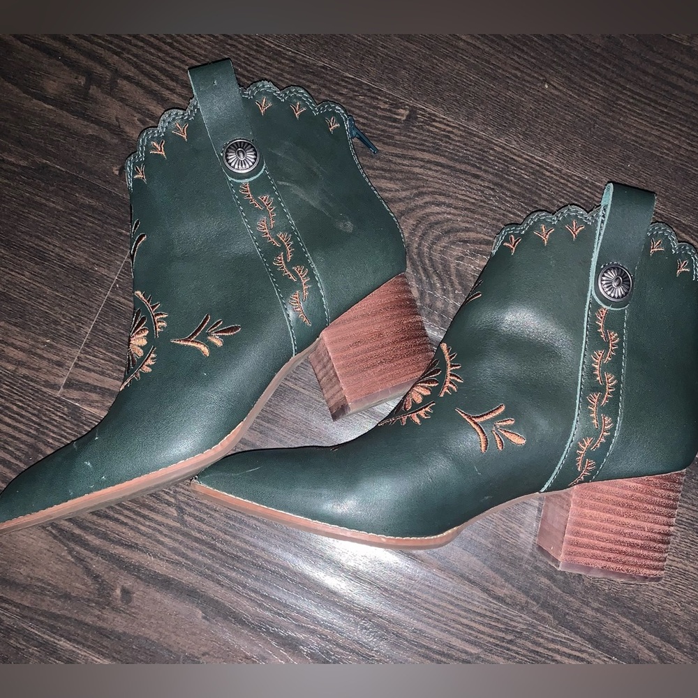Seychelles booties size 8.5, good condition
